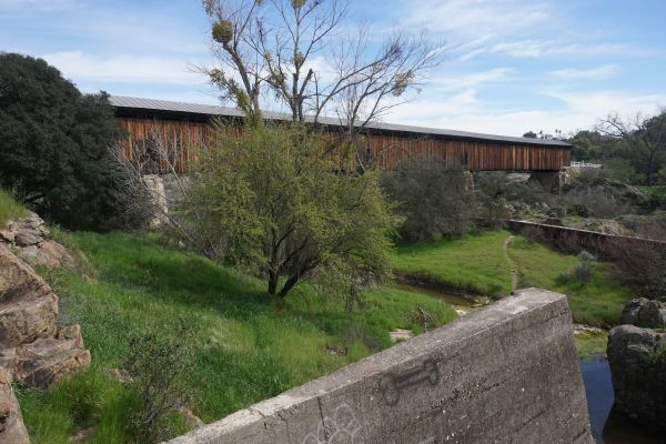 [Picture of the Knights Ferry Covered Bridge]